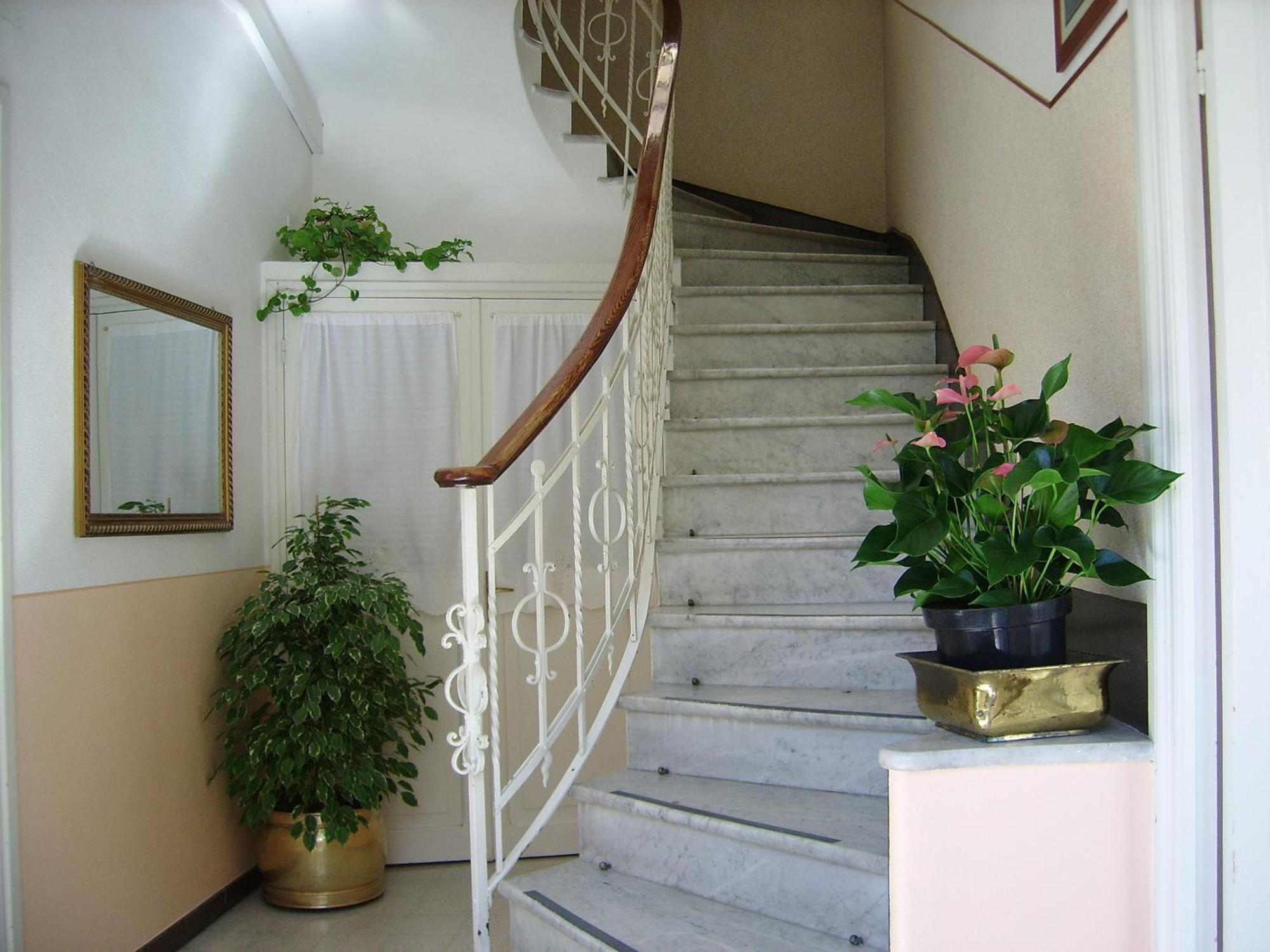 Hotel Fiorenza & Banksia Meuble Alassio Exteriör bild