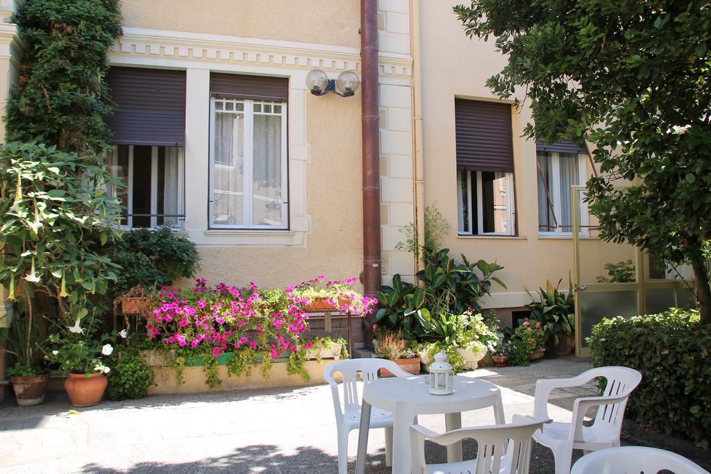Hotel Fiorenza & Banksia Meuble Alassio Exteriör bild